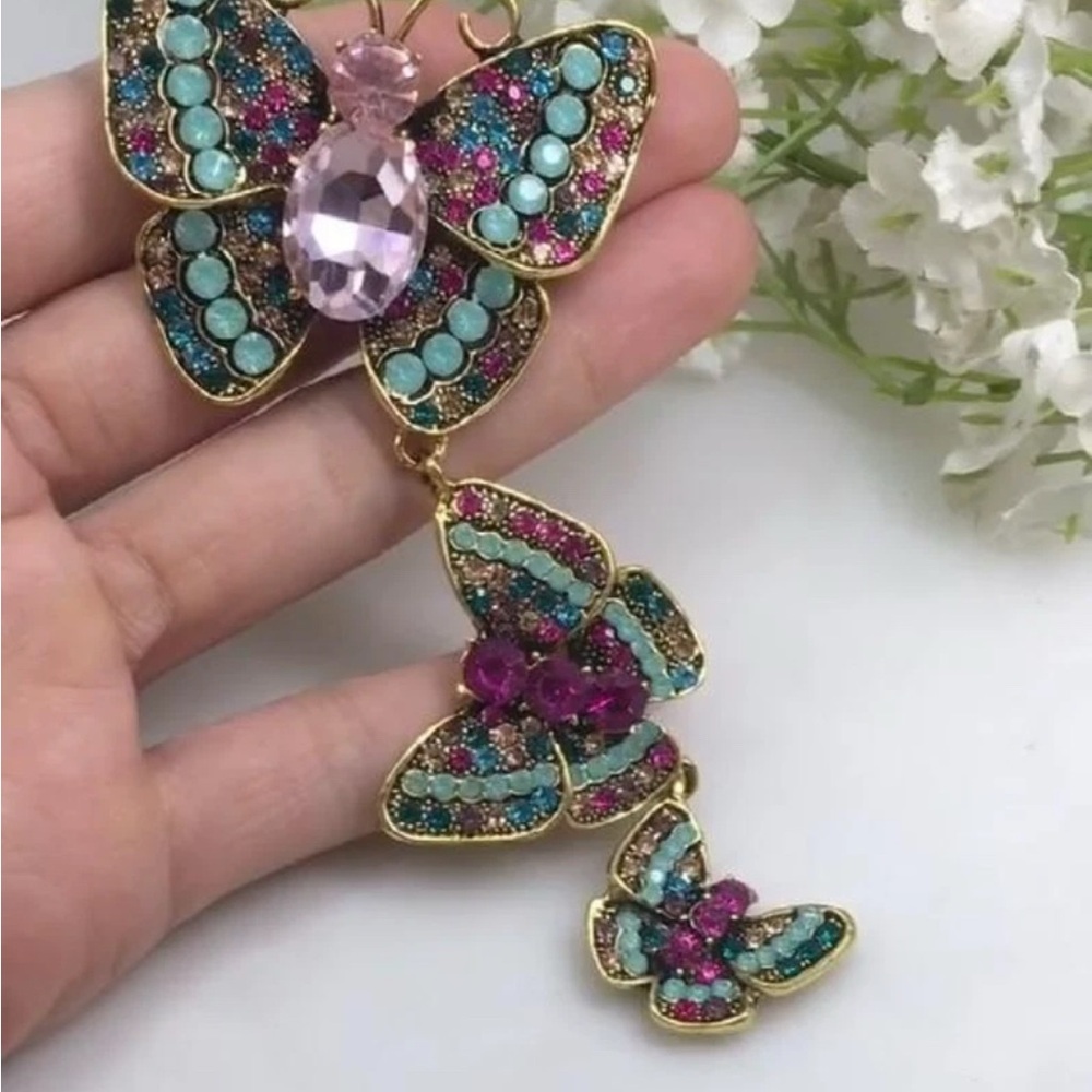 Elegant Multicolor Butterfly Broach - Picture 3 of 4